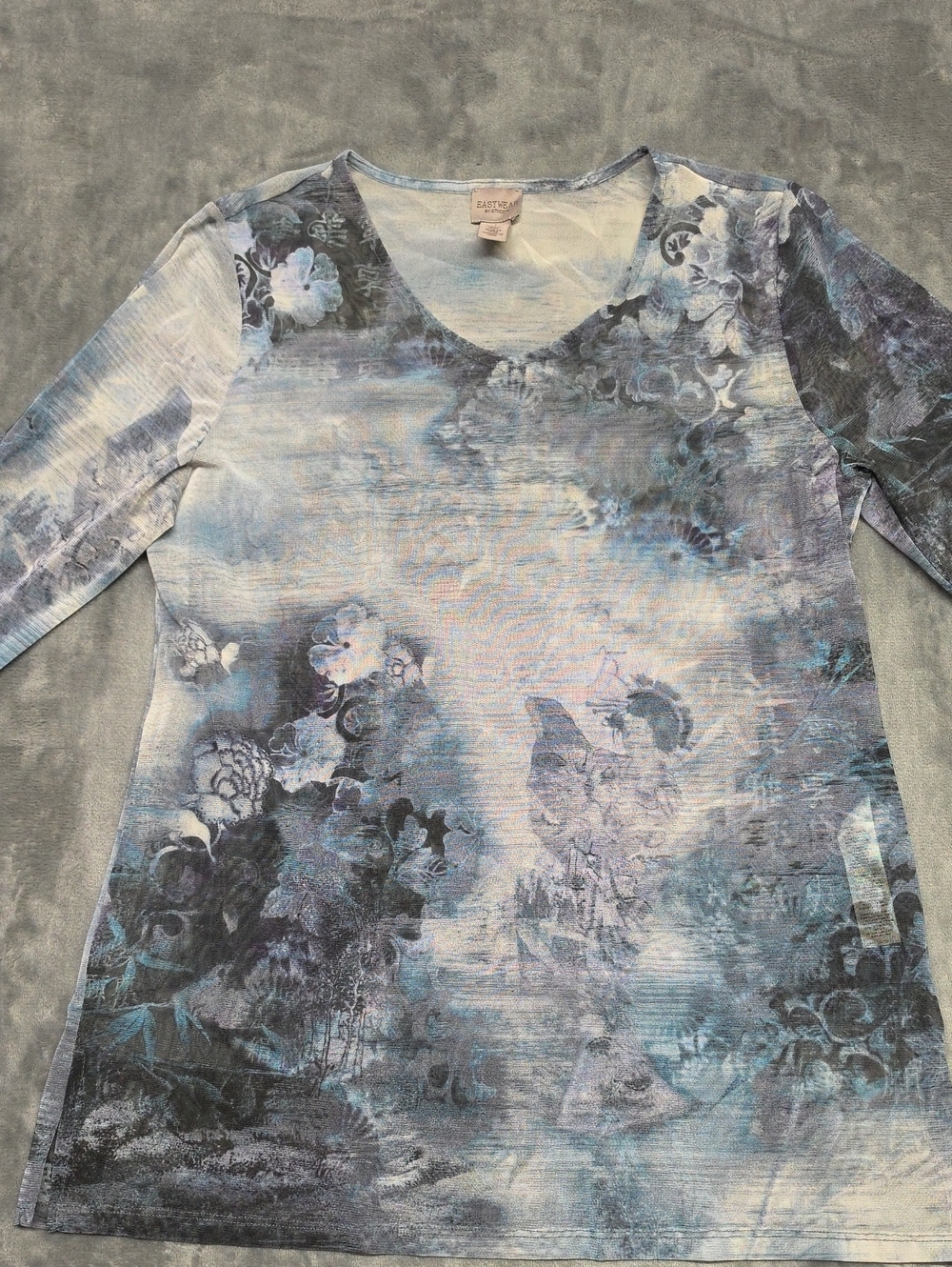 Chico’s Easywear VNeck Oriental Sheer Top sz 1(Med)